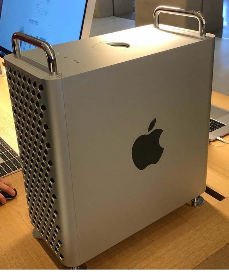 Mac Pro’nuzu kişiselleştirin. 3.5 GHz 8 çekirdekli Intel Xeon W işlemci, 4.0 GHz’e kadar Turbo Boost 32 GB (4x8 GB) DDR4 ECC bellek 8 GB GDDR6 belleğe sahip Radeon Pro W5500X 1 TB SSD depolama Apple Afterburner kart Tekerlekli paslanmaz çelik muhafaza Mag