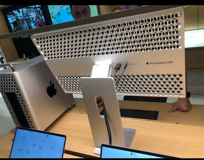 Mac Pro’nuzu kişiselleştirin. 3.5 GHz 8 çekirdekli Intel Xeon W işlemci, 4.0 GHz’e kadar Turbo Boost 32 GB (4x8 GB) DDR4 ECC bellek 8 GB GDDR6 belleğe sahip Radeon Pro W5500X 1 TB SSD depolama Tekerlekli paslanmaz çelik muhafaza Magic Trackpad 2 Sayısal T