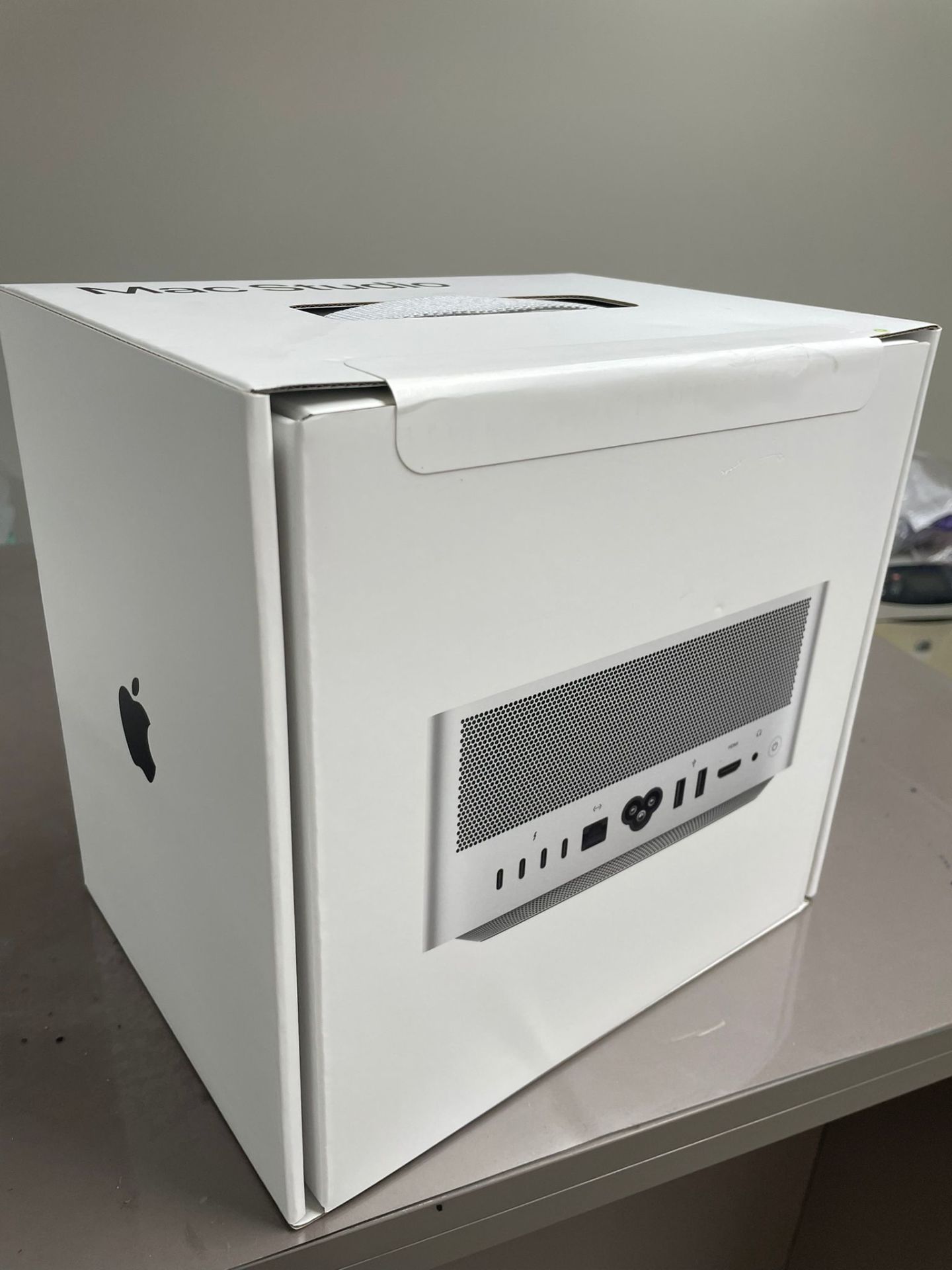 Apple M1 Max Mac Studio 32 GB birleşik bellek 512 GBSSD depolama,   10  Çekirdekli CPU   24 Çekirdekli GPU 16  Çekirdekli     MJMV3TU/A   A2615  , performance :  12,325    takip: 8279