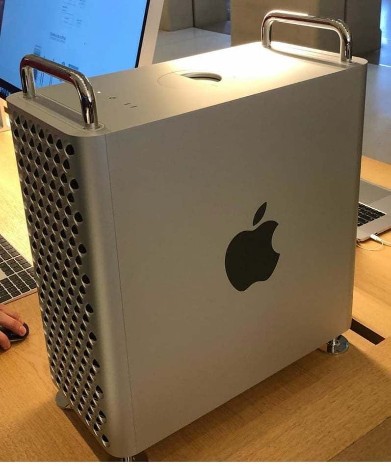 Mac Pro’nuzu kişiselleştirin. 3.5 GHz 8 çekirdekli Intel Xeon W işlemci, 4.0 GHz’e kadar Turbo Boost 32 GB (4x8 GB) DDR4 ECC bellek 8 GB GDDR6 belleğe sahip Radeon Pro W5500X 4 TB SSD depolama Ayaklı paslanmaz çelik muhafaza Magic Mouse 2 + Magic Trackpad