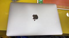 2.el 2017 MacBook Retina 12''Ekran Gold Pembe intel 1.3Ghz Core i5 Cpu 8Gb Ram 500Gb Ssd Flash 1536Mb intel Hd Graphics  615 Ekran Kartı Q Türkçe klavye pil 96 devir Model A1534