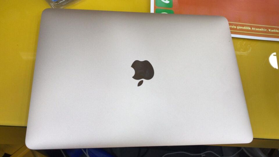 2.el 2017 MacBook Retina 12''Ekran Gold Pembe intel 1.3Ghz Core i5 Cpu 8Gb Ram 500Gb Ssd Flash 1536Mb intel Hd Graphics  615 Ekran Kartı Q Türkçe klavye pil 96 devir Model A1534