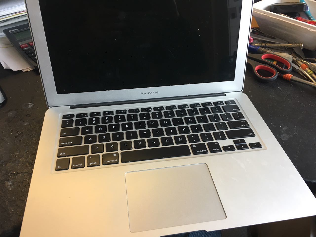 2.el 2015 Başı MacBook Air 13''Ekran intel 2.2Ghz Core i7 Cpu 8Gb Ram 128Gb Flash2 pcie Ssd 1536Mb intel Hd6000 Graphics Ekran Kartı Q Klavye Pil:293 devir