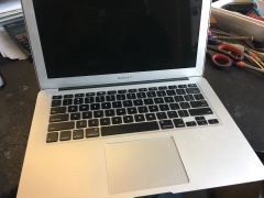 2.el 2015 Başı MacBook Air 13''Ekran intel 2.2Ghz Core i7 Cpu 8Gb Ram 128Gb Flash2 pcie Ssd 1536Mb intel Hd6000 Graphics Ekran Kartı Q Klavye Pil:293 devir