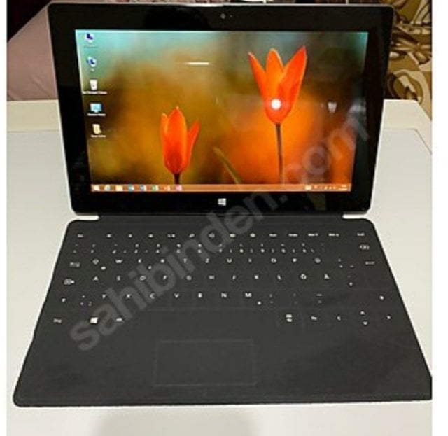 Microsoft Surface 1516 Model, 2GB ,  10.6''   İşlemci: Tegra3 (nVidia T30)  Bellek: 2GB RAM Depolama : 64 GB Boyutlar: 10.81 x 6.77 x 0.37 inç (27.4 cm x 17.1 cm x 9.3 mm) Ağırlık: 680 gram Ekran: 10.6'' ClearType HD, 1366 x 768 , 5 noktadan çoklu dokunma