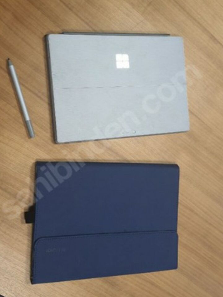 Surface Pro 5th Gen/8 RAM/i7-7660U/256SSD KLM KLVY  ÜRÜN KALEM KLAVYE HERŞEY MEVCUTTUR ORJİBAL ŞARJ ALETI ILE TESLİM EDİLECEKTİR I7 7660u 8 gb ram 256ssd