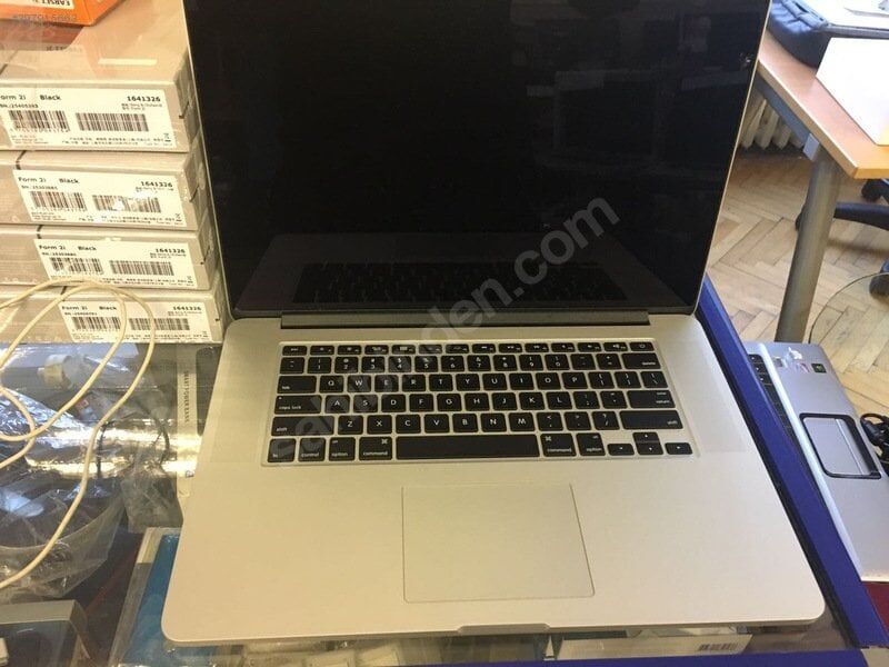 KİRALIK MAKİNALAR  rent kiralık  Apple  macbookpro 13''  15'' 17''  i7    günlük   80 tl + kdv     minimum 7  gün  + teminat