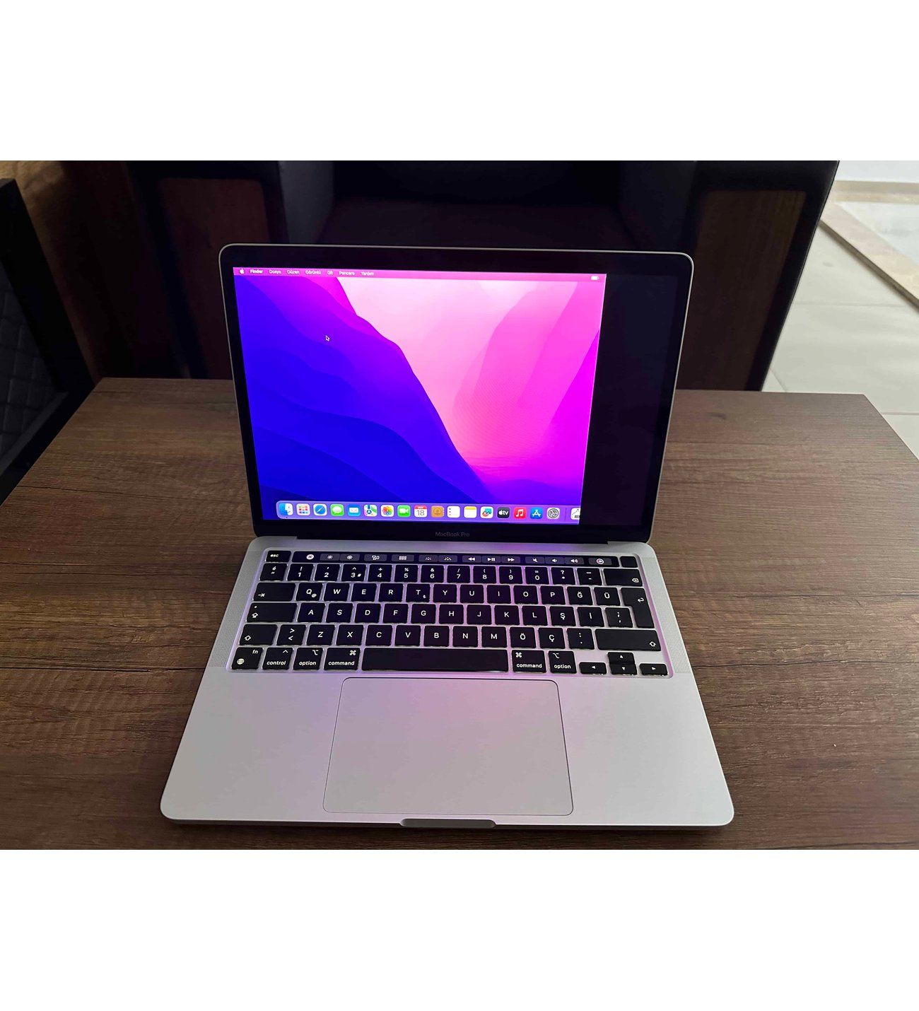 2. el MacBook Pro (Retina 13 inç, 2015 Başı) i5 2,7  8 gb ram , 128 gb ssd flash2 , Q Türkçe klavye , makina sıfır kadar temiz , pil  15-20 dk, adaptör  yoktur. Lcd ve  kasada  çizikler vardır ,  XTU tuşları basmıyor