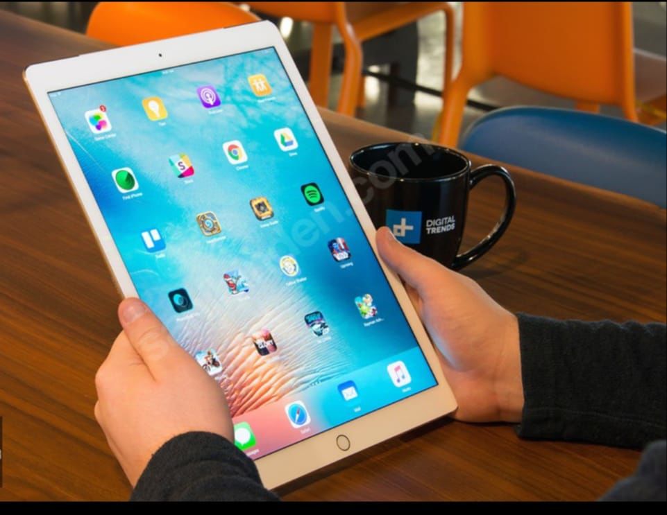 2.el ML0FTU/A A1584 Apple 12.9'' ipad Pro 1.Nesil 32Gb Wifi Silver Gümüş Sadece Cihaz, kozmetik olarak 95/100 çok temiz    sadece  cihaz  adaptör ve kablo yoktur