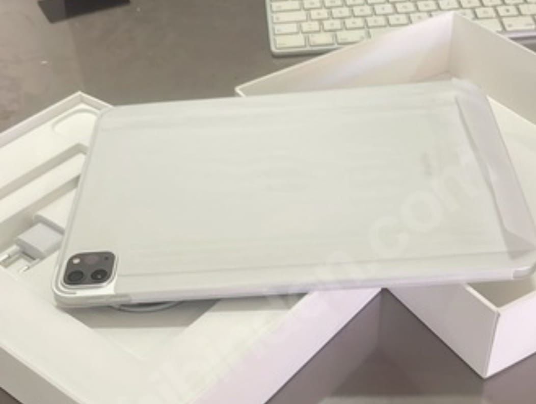 paket açık ipad pro  4.nesil 11” m2 128 gb wifi silver  sadece   cihaz garantisi devam ediyor