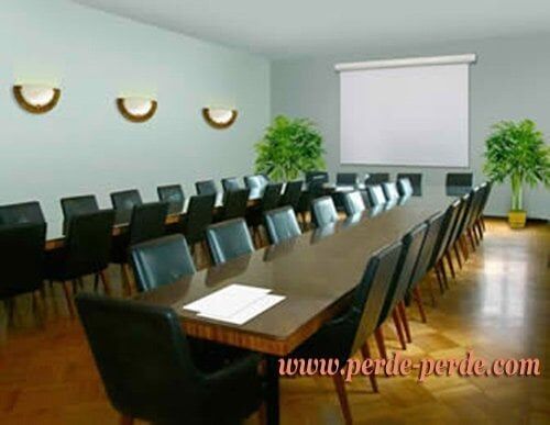 KİRALIK Perde  80''   ( 115 cm yükseklik x 187 cm  genişlik ) +  projeksiyon cihazı +  apple  tv     2  gün kiralama bedeli    montaj + nakliye  ayrıca   alınır, günlük  200 tl + kdv x 30 gün  + teminat