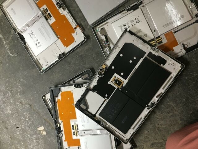 Microsoft Surface Pro 4 1724 Bankası Arka Kapak Arka Muhafaza Kapağı Batarya Menteşeleri