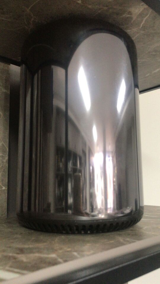 2.el Apple Mac pro Late2013 cube silindir Xeon 12 cores 2.7GHz E5  30 MB of L3 cache Cpu,   64 Gb Ecc ram,  1 TB  ssd flash2 pcie,  2 GB GDDR5 VRAM'e sahip çift AMD FirePro D300 GPU    performance  :7,050  A1481