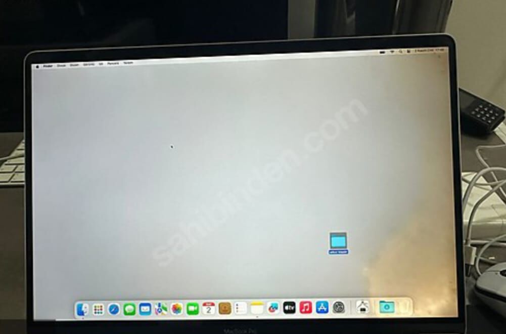 2. el   15'' LCD       MacBook Pro (Retina, 15 inç, 2013 Son    lcd    ufak tefek  leke vardır     a1398   kozmetik     8/10    takip: 9206