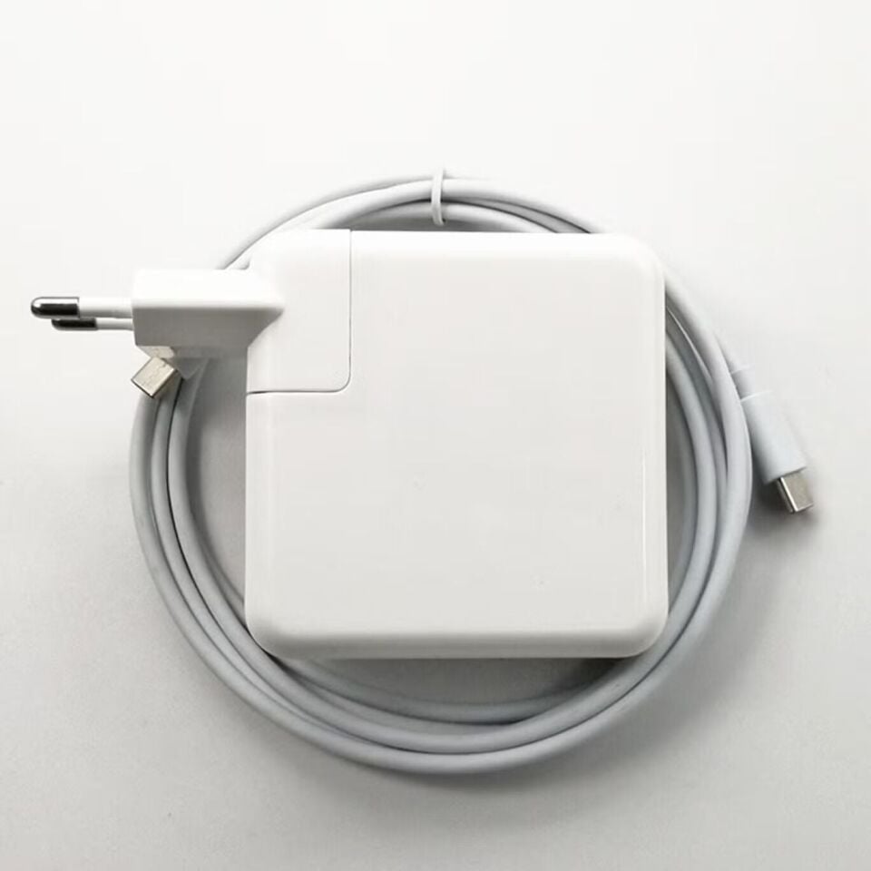Adaptör  apple  61 watt  usb c    +  usb  kablo   2. el  orijinal