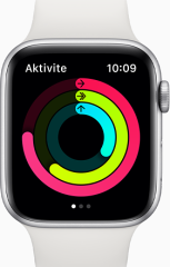 Apple Watch SE Gümüş Rengi, Uzay Grisi, Pembe, 44mm,  Alüminyum Kasa ve Spor Kordon Hafif özellikteki alüminyum kasa, uzay endüstrisi standartlarında %100 geri dönüştürülmüş bir alaşımdan üretiliyor.  İnovatif bir pim mekanizmasına sahip olan Spor Kordon,