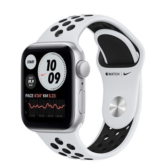 Apple Watch Nike Uzay Grisi ve gümüş rengi  44 Alüminyum Kasa ve Nike Spor Kordon  Hafif özellikteki alüminyum kasa, uzay endüstrisi standartlarında %100 geri dönüştürülmüş bir alaşımdan üretiliyor.  Nike Spor Kordon, dayanıklı ve yüksek performanslı flor